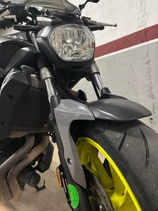 Yamaha MT07 abs Gris y Amarillo