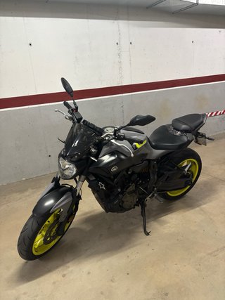 Yamaha MT07 abs Gris y Amarillo