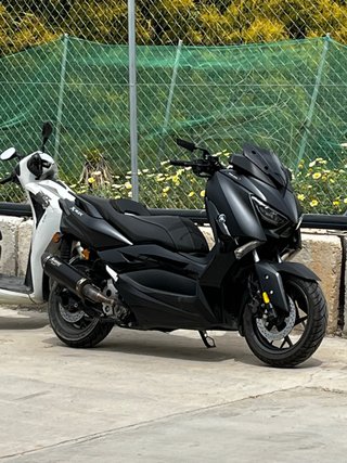 Yamaha XMAX 300 IRON MAX Negra
