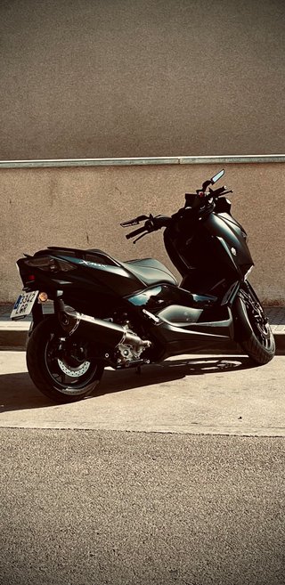 Yamaha XMAX 300 IRON MAX Negra