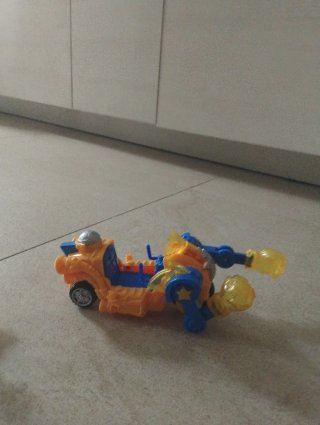 Vehículo Speed Fury Superthings + Figura Kid Kazoo