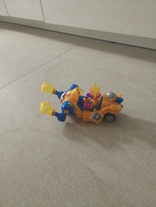 Vehículo Speed Fury Superthings + Figura Kid Kazoo