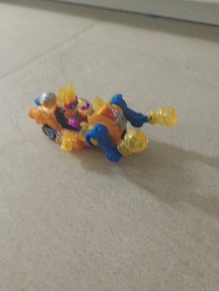 Vehículo Speed Fury Superthings + Figura Kid Kazoo