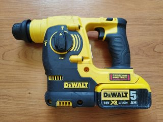 Taladro percutor Dewalt DCH253 18V
