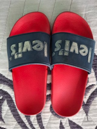 Ciabatte Levi's Rosse e Blu