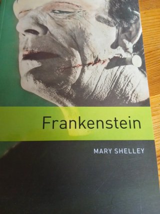 Oxford Bookworms Library: Stage 3: Frankenstein