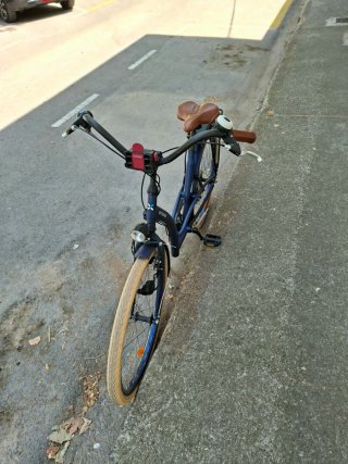 Bicicleta B-Twin Azul con Cesta