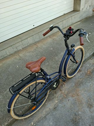Bicicleta B-Twin Azul con Cesta