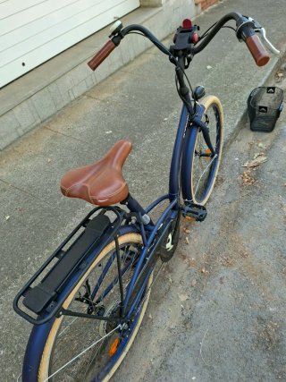 Bicicleta B-Twin Azul con Cesta