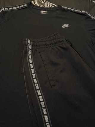 Conjunto deportivo Nike negro