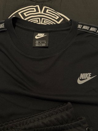 Conjunto deportivo Nike negro
