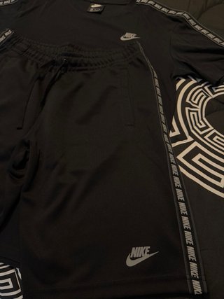 Conjunto deportivo Nike negro