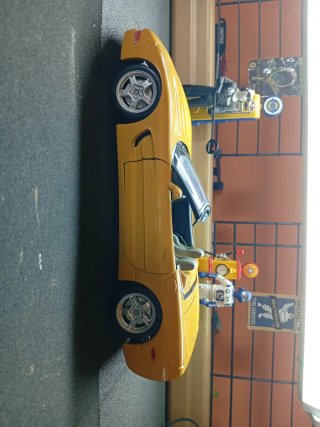 Corvette C5 Cabrio Amarillo 1/18 Burago