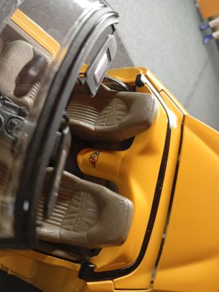 Corvette C5 Cabrio Amarillo 1/18 Burago