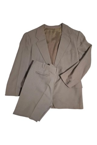 Traje marrón de hombre