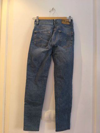 Pantalón vaquero azul con detalles. Desigual