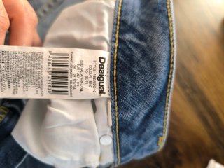 Pantalón vaquero azul con detalles. Desigual