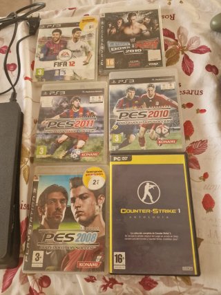 In vendita PlayStation 3 e 4 con giochi e controller