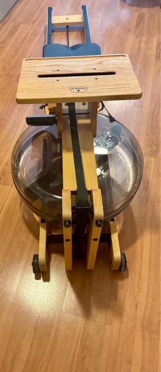 Máquina de remo de agua de madera