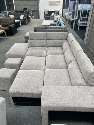 Sofá cama chaise longue gris con arcón