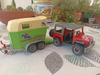 Playmobil Jeep y Remolque Caballos