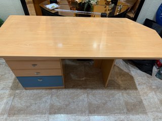 Escritorio madera con cajones