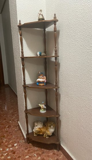 Rinconera de madera clásica