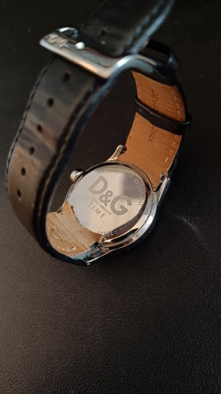 Reloj Dolce & Gabbana con pedrería