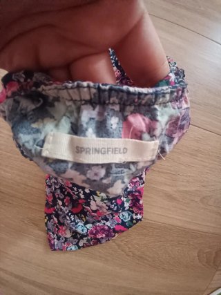 Mono Springfield flores