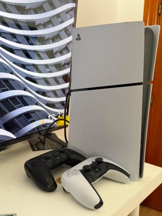 PS5 Standard 1TB + 2 Mandos
