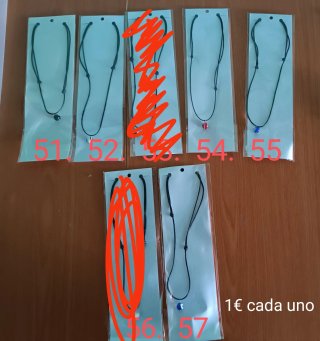 Collares de cuentas de colores