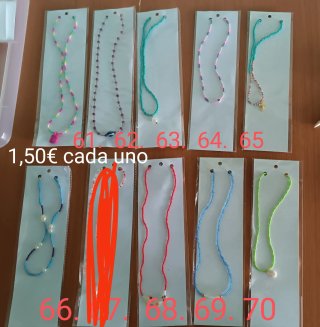Collares de cuentas de colores