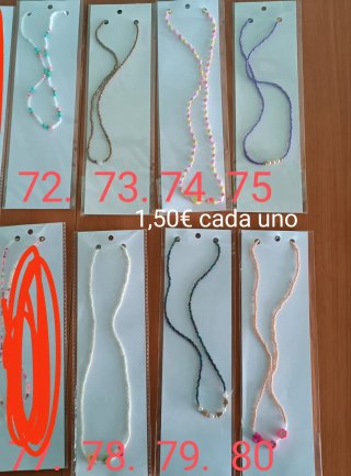 Collares de cuentas de colores