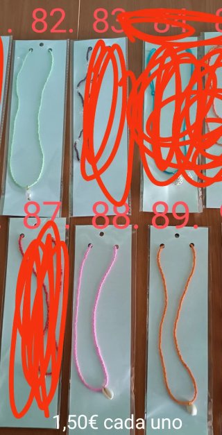 Collares de cuentas de colores