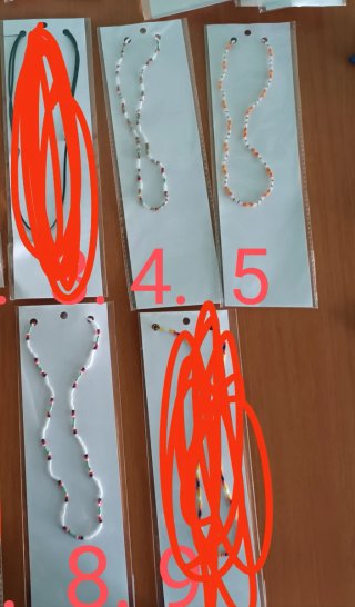 Collares de cuentas de colores