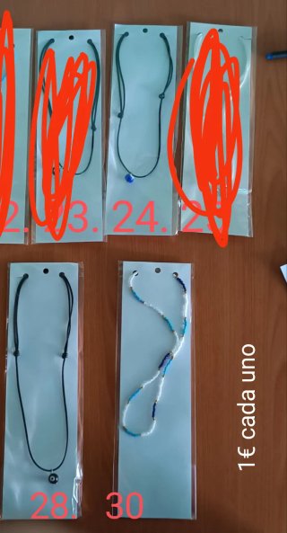 Collares de cuentas de colores