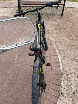 Bicicleta MTB Bottecchia Negra y Amarilla