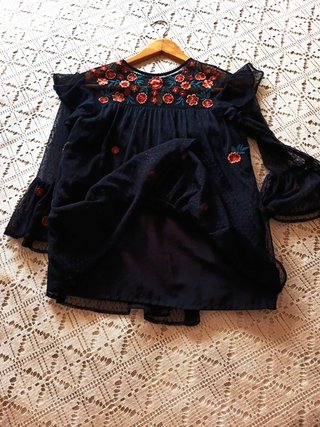 Blusa Zara Flores Bordadas Talla S