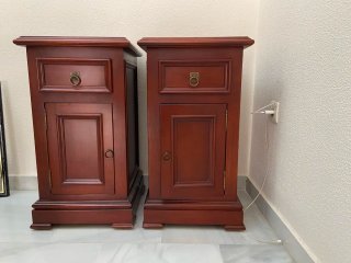 Cabecero de madera marrón