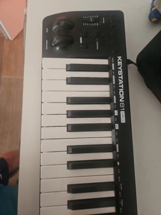 Teclado MIDI 61 teclas KeyStation MK3