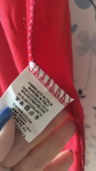 Mono rojo plisado