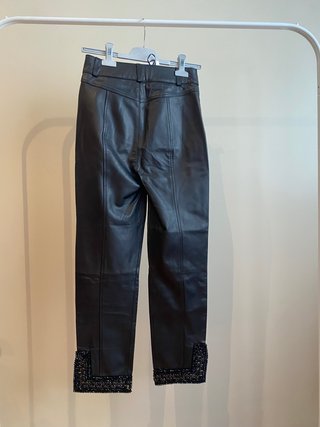 Pantalón Uterqüe Piel Negro con Pedrería