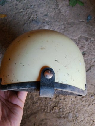 Casco de moto vintage color crema
