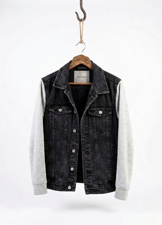 Chaqueta vaquera con mangas grises