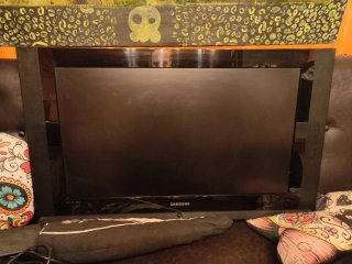 TV LCD Samsung LE32S67BD con soporte de pared