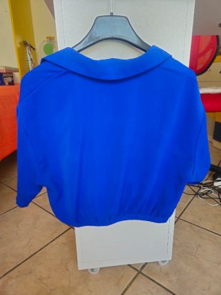 Top corto SHEIN blu elettrico nodo