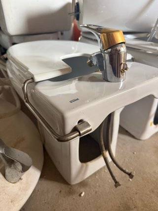 Bidé Roca Blanco y Dorado