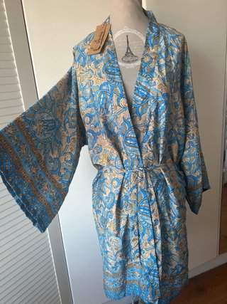 Kimono satinado estampado talla única