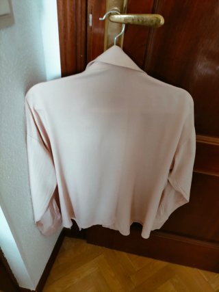 Camisa rosa con bolsillos