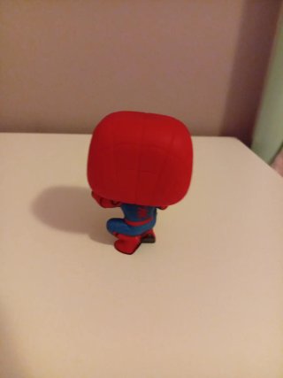 Figura Spiderman con móvil
